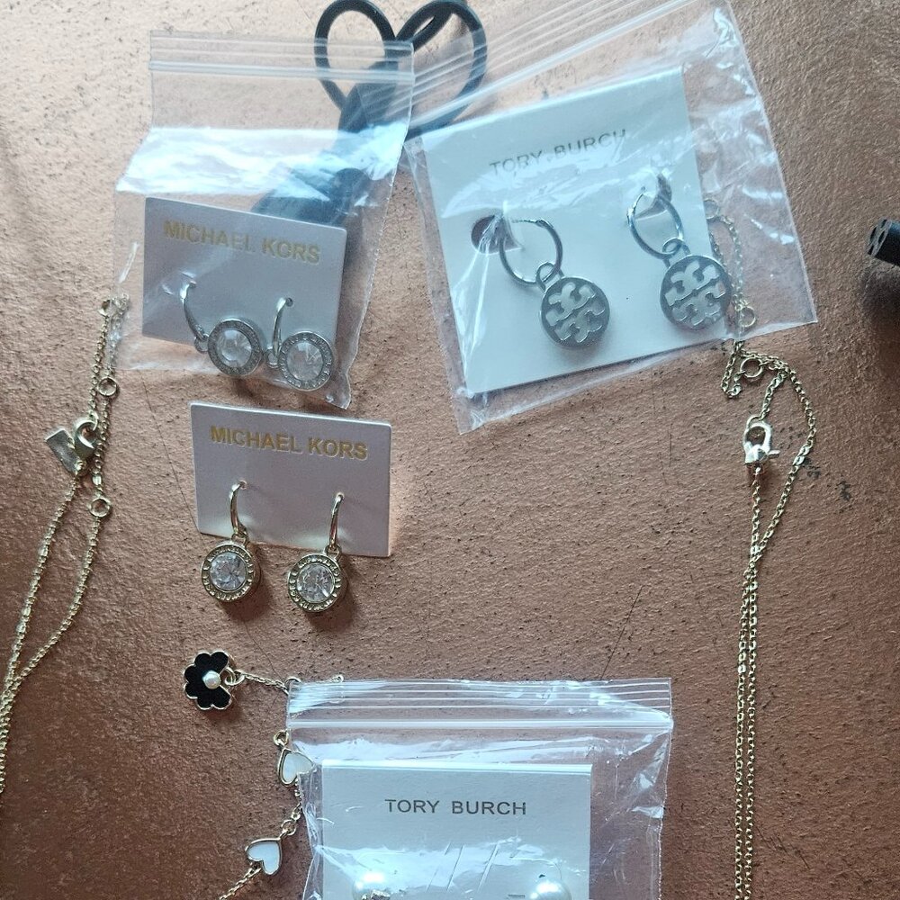 Tory burch Kira pearl studs - new and other earrings - Picture 3 of 4